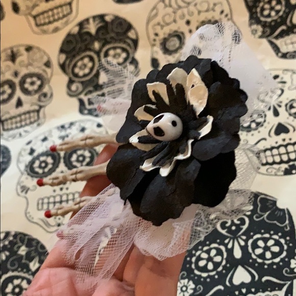 Skeleton hand hair clip skull Halloween accessory Day of Dead Dia de Muertos - Picture 6 of 16